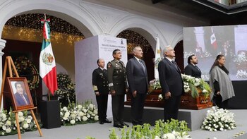 AMLO asistió al homenaje de