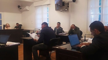 Absolvieron a un ex intendente de Salta en una causa por robo y contrabando de rieles y condenaron a un policía por cohecho