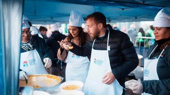 Otermín degustó el locro que