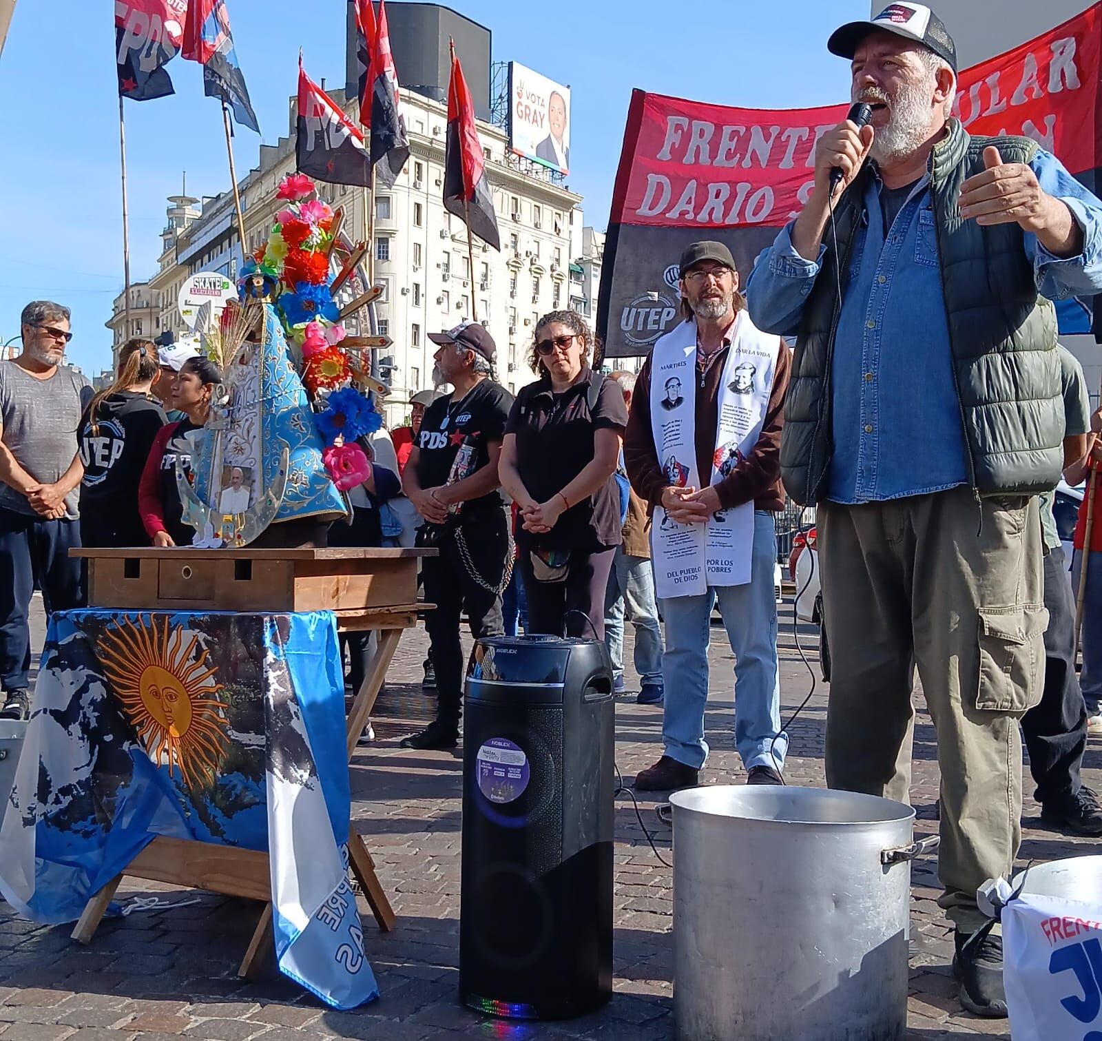 Las organizaciones sociales organizan ollas populares en todo el país como medidas de protesta contra la administración de La Libertad Avanza