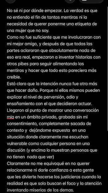 Texto blanco sobre fondo negro con un comunicado de Tuli Acosta en varios párrafos sobre la filtración de un audio privado