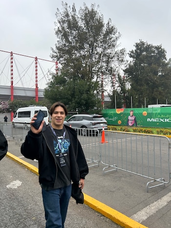 Osmar Olvera se hace presente en el México GP 2026. (Luis Mote Nava/ Néstor Hernández Molina)
