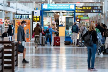 Llegada de turistas al aeropuerto