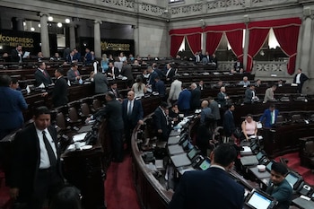 La SAT y la administración tributaria aumentaron la recaudación desde 2024 sin subir tasas, pero el Tesoro alertó que la estructura fiscal sigue vulnerable.