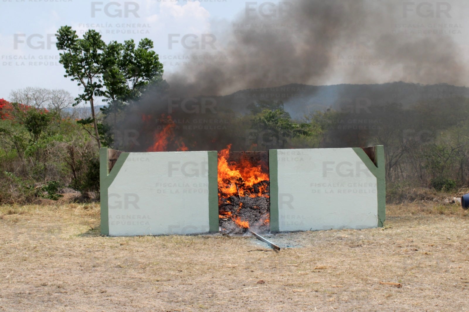 Así fue incinerada casi media tonelada de drogas en Chiapas. Crédito: FGR