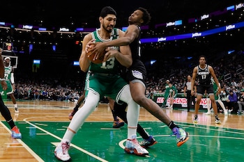 Enes Freedom durante una de sus últimas presentaciones como jugador en el 2022 (Foto: USA TODAY Sports)