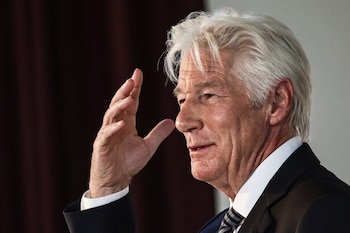Richard Gere cumple 77 años y su presencia sigue marcando en la moda masculina (EFE/EPA/FILIP SINGER)