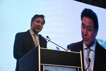 Durante la cena, Martín Eurnekian,