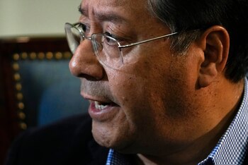 El presidente de Bolivia, Luis Arce, en una entrevista en el palacio de gobierno en La Paz, Bolivia, el viernes 28 de junio de 2024 (AP Foto/Juan Karita)