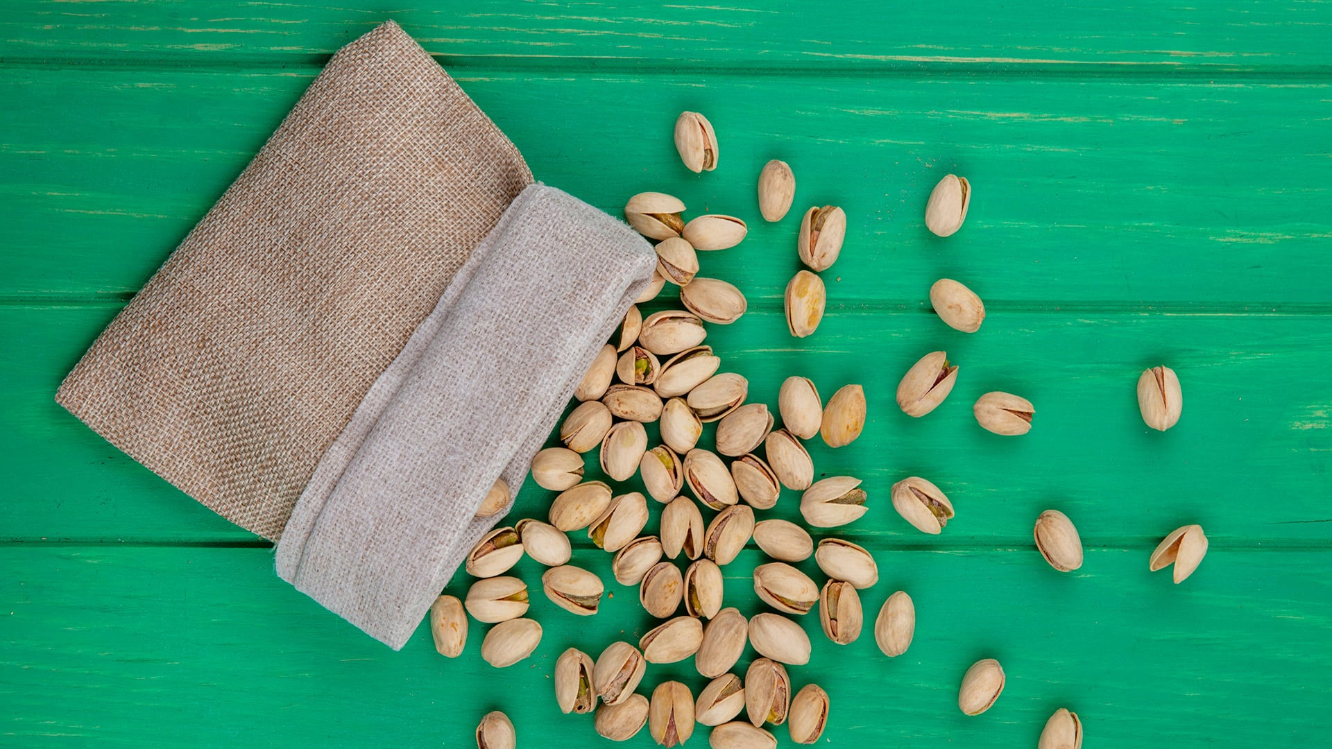 El pistacho contiene polifenoles y vitamina E, poderosos antioxidantes que protegen las células del daño oxidativo (Freepik)