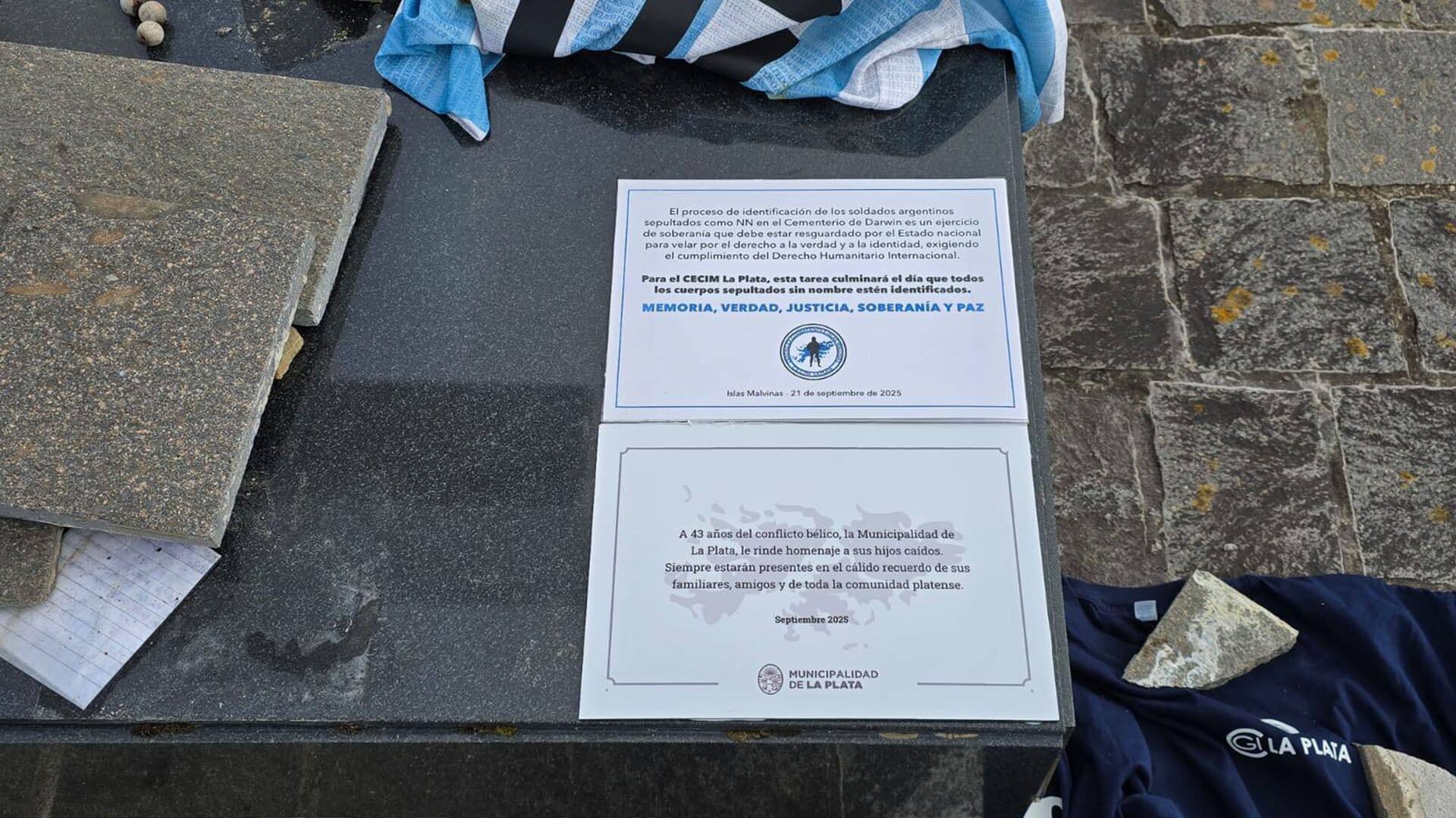 El mensaje del CECIM La Plata sobre una de las tumbas (Cecim La Plata)