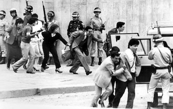 Imagen de referencia. La demanda por Carlos Horacio Urán sostiene que el magistrado salió vivo del Palacio de Justicia y que su cuerpo apareció después dentro del edificio con una herida de bala en la cabeza - crédito Colprensa