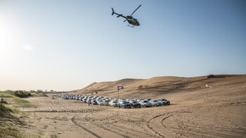 Las 150 pick-ups de Ford en los médanos. Gran parte de las mismas eran de clientes que se sumaron de manera voluntaria