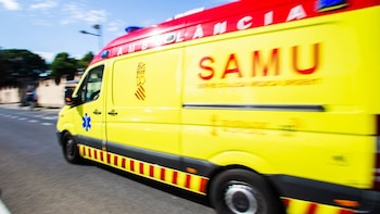 Una mujer fallecida y otras tres atendidas por humo en un incendio de una vivienda en Orihuela