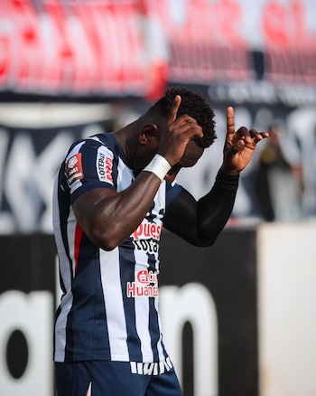 Eryc Castillo suma siete goles en la temporada.