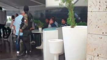 Varios parlamentarios fueron retenidos contra