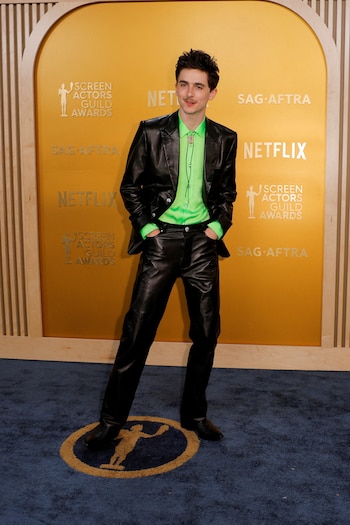 Traje de cuero negro