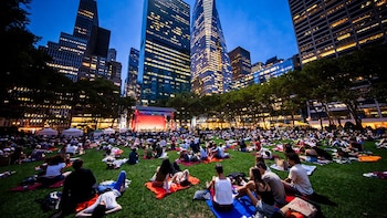 El césped de Midtown vuelve a convertirse en uno de los principales escenarios culturales gratuitos de la ciudad.