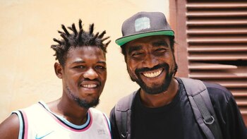 Elwin y su primo, ambos