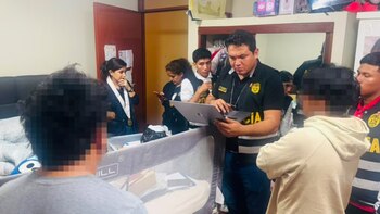 Las autoridades reunieron testimonios de víctimas, registros de hospedajes, cámaras de seguridad, boletas de pago y controles de ingreso y salida como parte de la investigación - Créditos: Fiscalía.