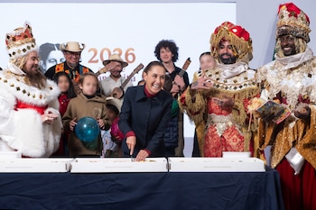 Sheinbaum regaló juguetes a niños