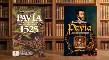 Dos tapas de libros sobre una mesa de madera. Fondo borroso de estanterías. Una tapa con escena de batalla y la otra con un retrato.