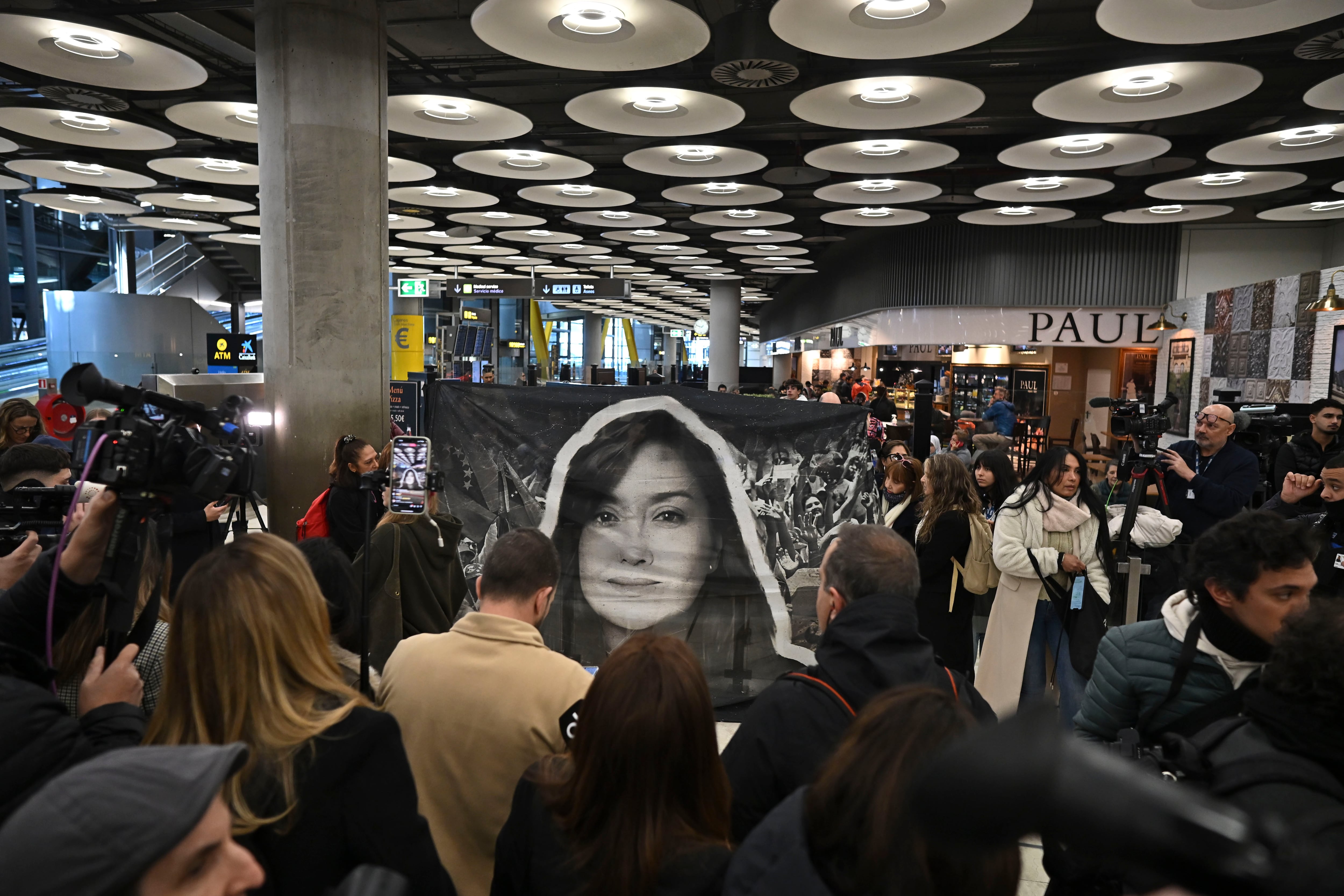 LLegan a España los cinco presos españoles liberados en Venezuela