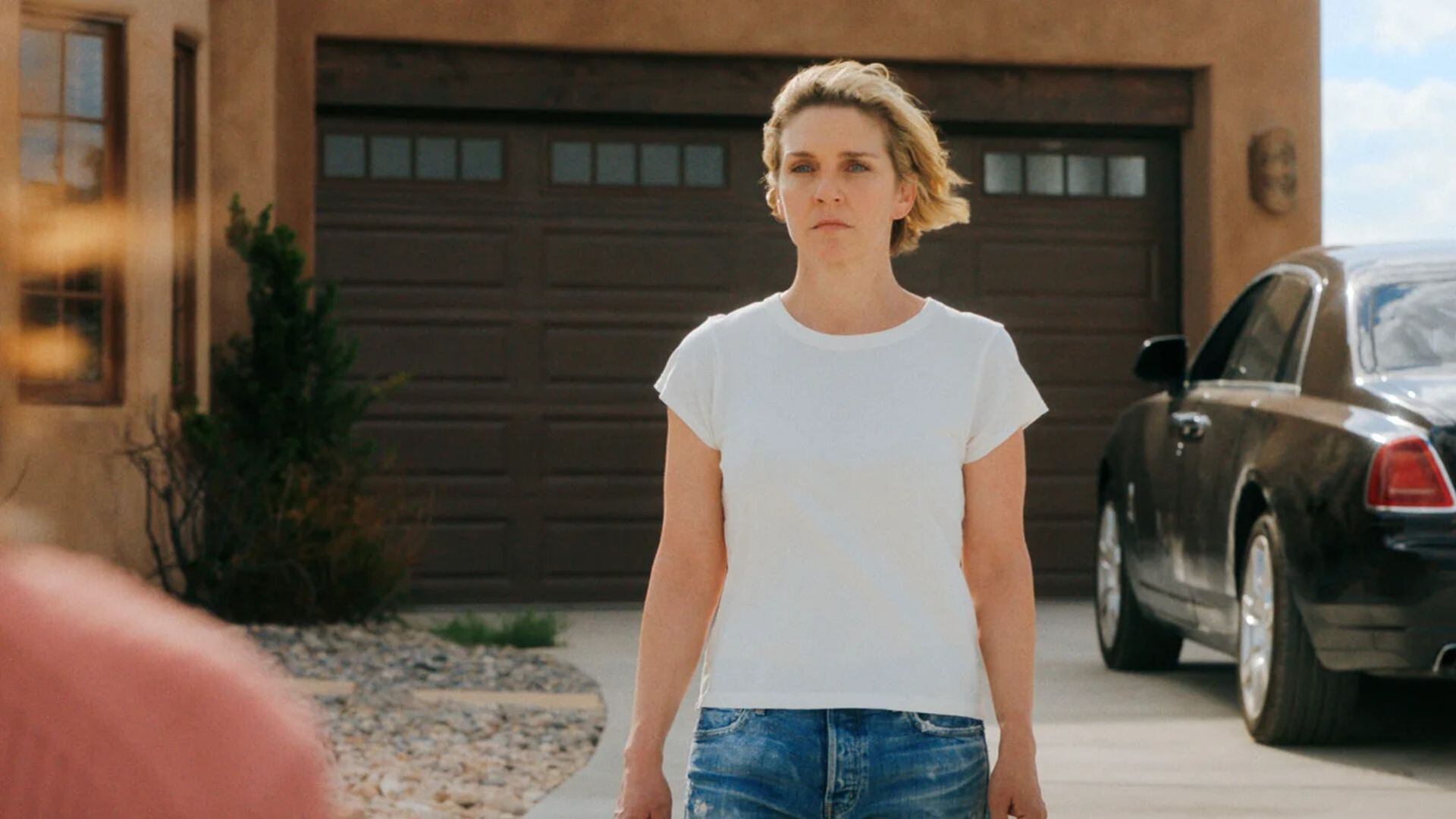 Rhea Seehorn vuelve a colaborar con Vince Gilligan en Pluribus, una historia de ciencia ficción que da un giro al relato clásico de invasiones extraterrestres (Apple Tv)