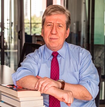 Roberto Rock es el director