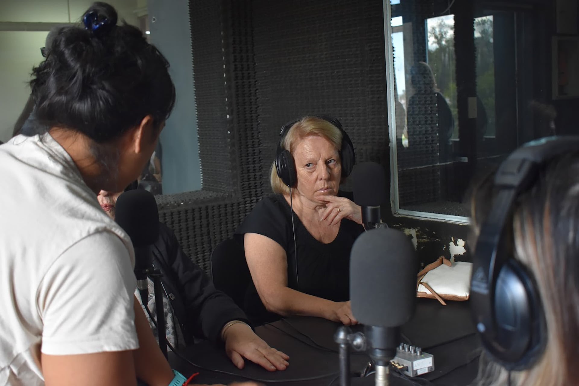 El taller fomenta el aprendizaje técnico de herramientas radiales y la desaprensión de que la experiencia personal carece de valor comunicacional.