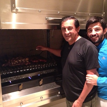 Michael Díaz junto a su