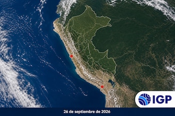 Fotografía satelital de Perú con puntos rojos sobre Lima y Moquegua, el logotipo del Instituto Geofísico del Perú y una fecha en la base.