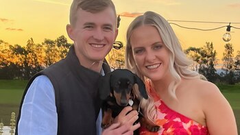 La perrita Valerie junto a