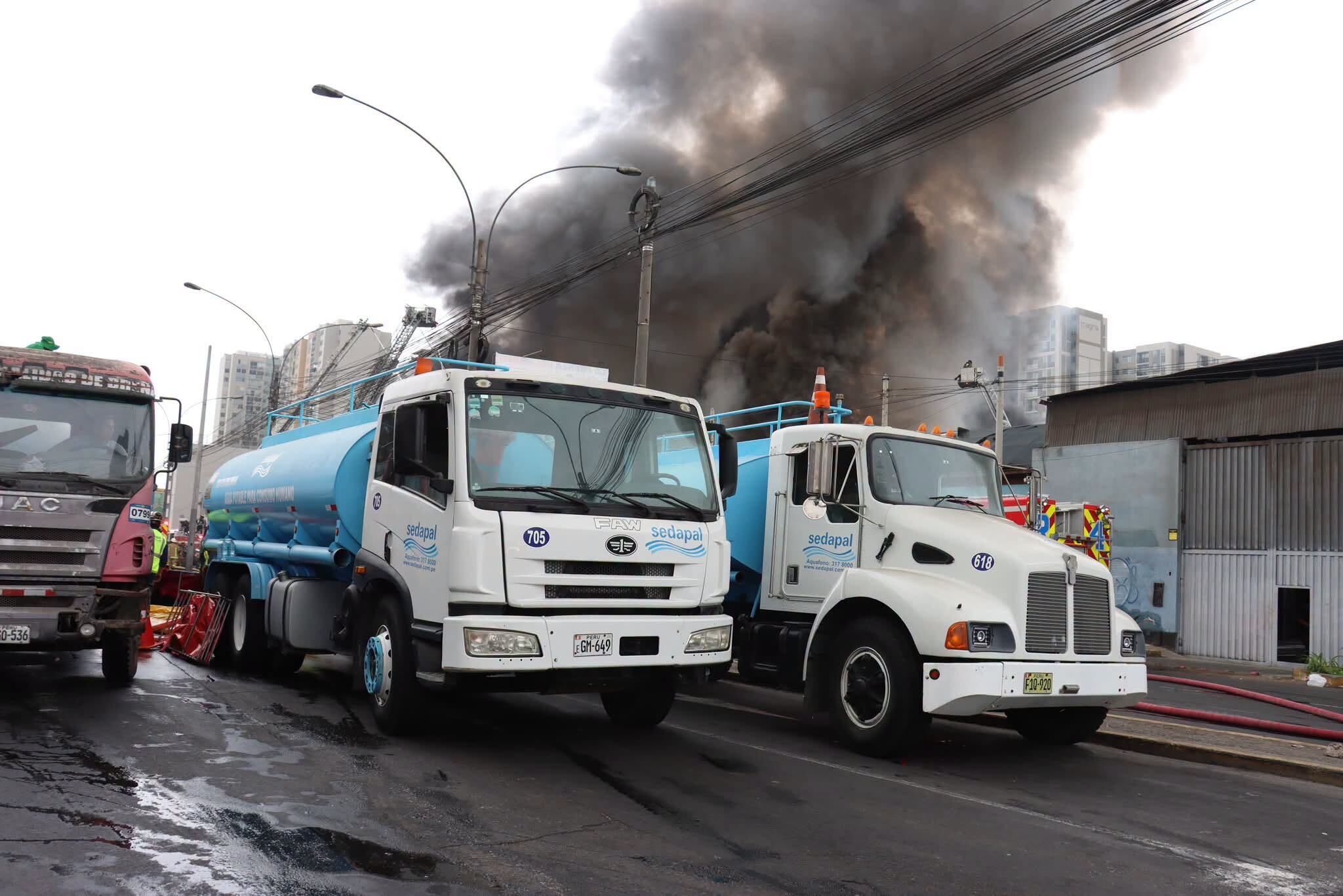 MML coordina acciones y refuerza atención ante incendio en almacén del Cercado de Lima| MML