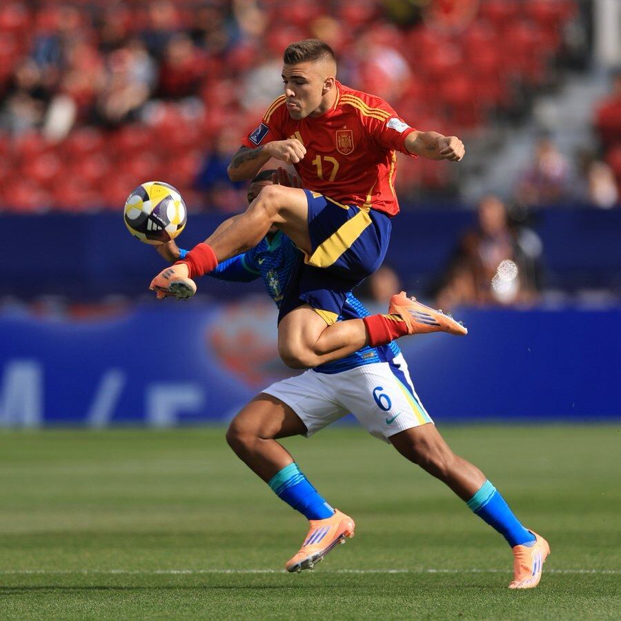 España y Brasil llegaban al encuentro con la obligación de ganar para seguir vivos en el Mundial (@SEFutbol)