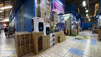 Clausuran cinco comercios en Lima