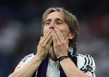 Modric saludando a los hinchas