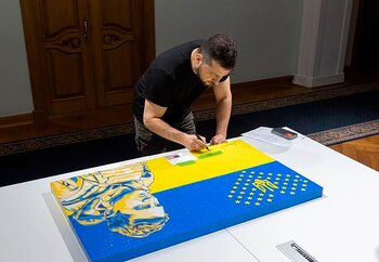 El cuadro incluye las fotos