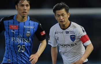 23/09/2020 Kazuyoshi Miura juega un