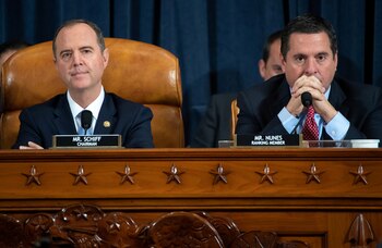 El presidente Adam Schiff (izq.),