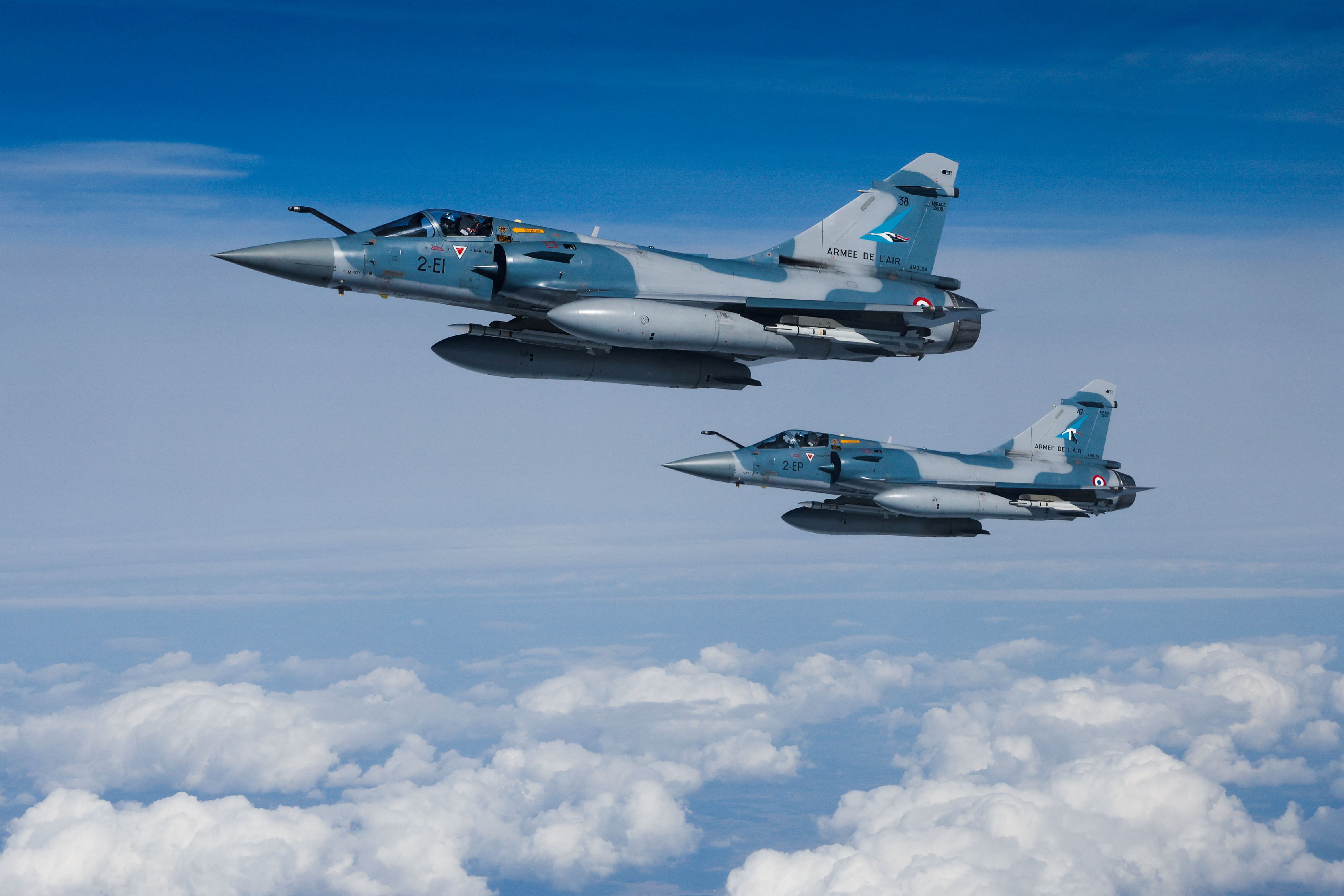 El primer ejercicio para preparar la disuasión nuclear de Francia y Alemania con cinco aviones militares en pleno vuelo