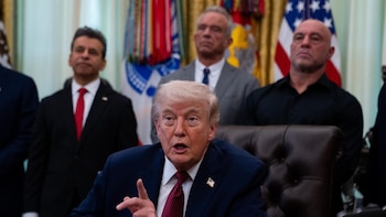 Trump confirma que Vance está de camino a Pakistán y avisa a Irán de que "no juegue" con las negociaciones