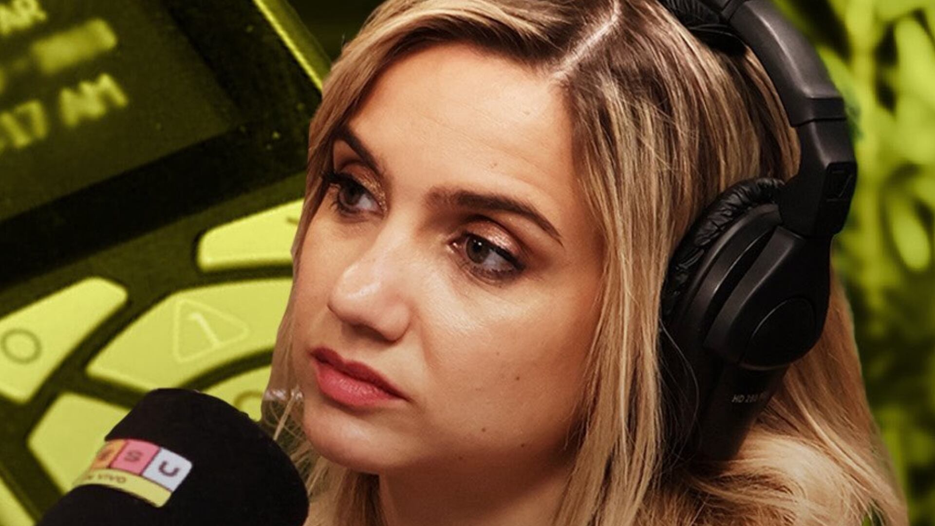 “Empecé a recibir muchos regalos. Era bastante intimidante toda la secuencia. Un día me llegó un cuadro con fotos recortadas de familiares y amigos