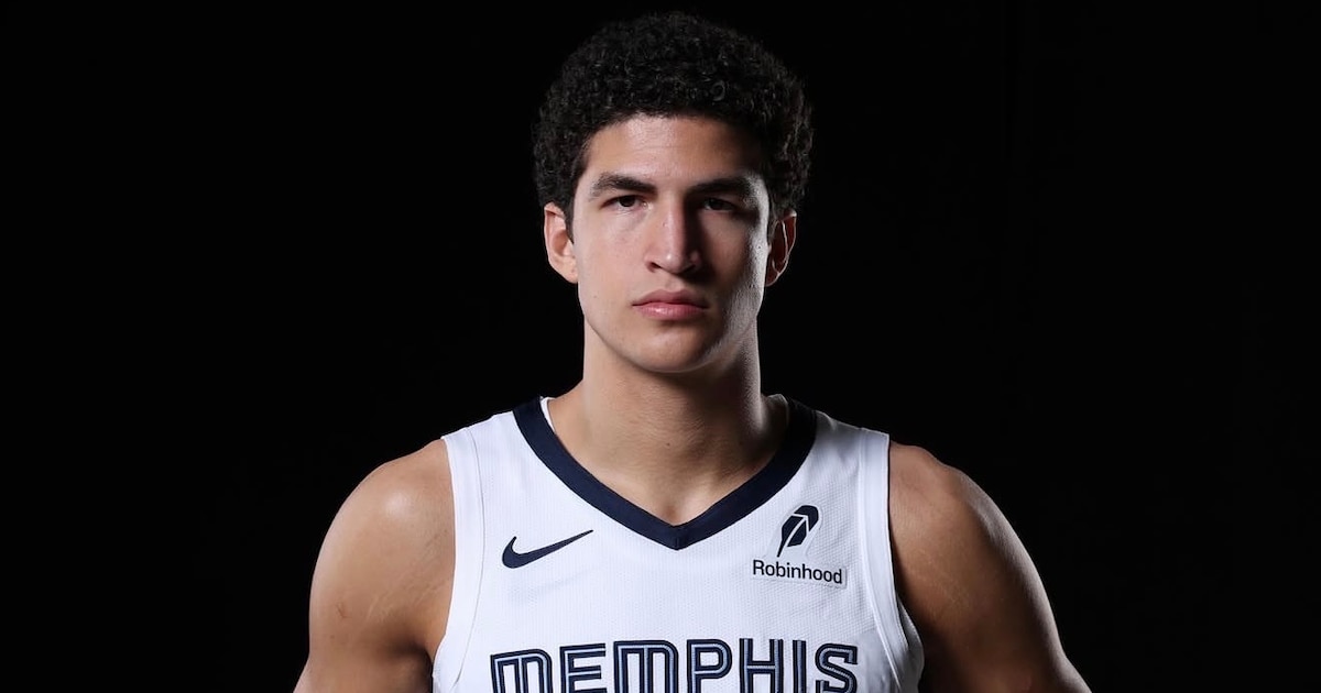 Karim López in a Memphis Grizzlies jersey.