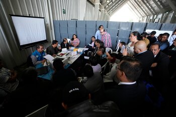 Autoridades electorales revisan actas en