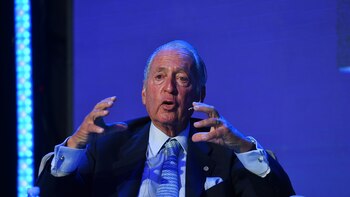 Sin una fuerte presencia oficial,