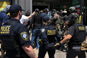 El congresista Tony Gonzales pidió
