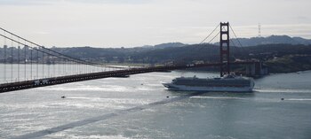 El crucero Grand Princess pasa