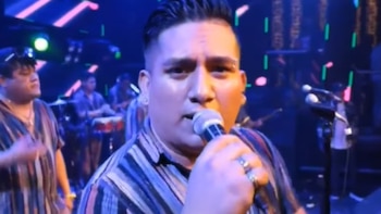 Alessandro Vernazza es un cantante