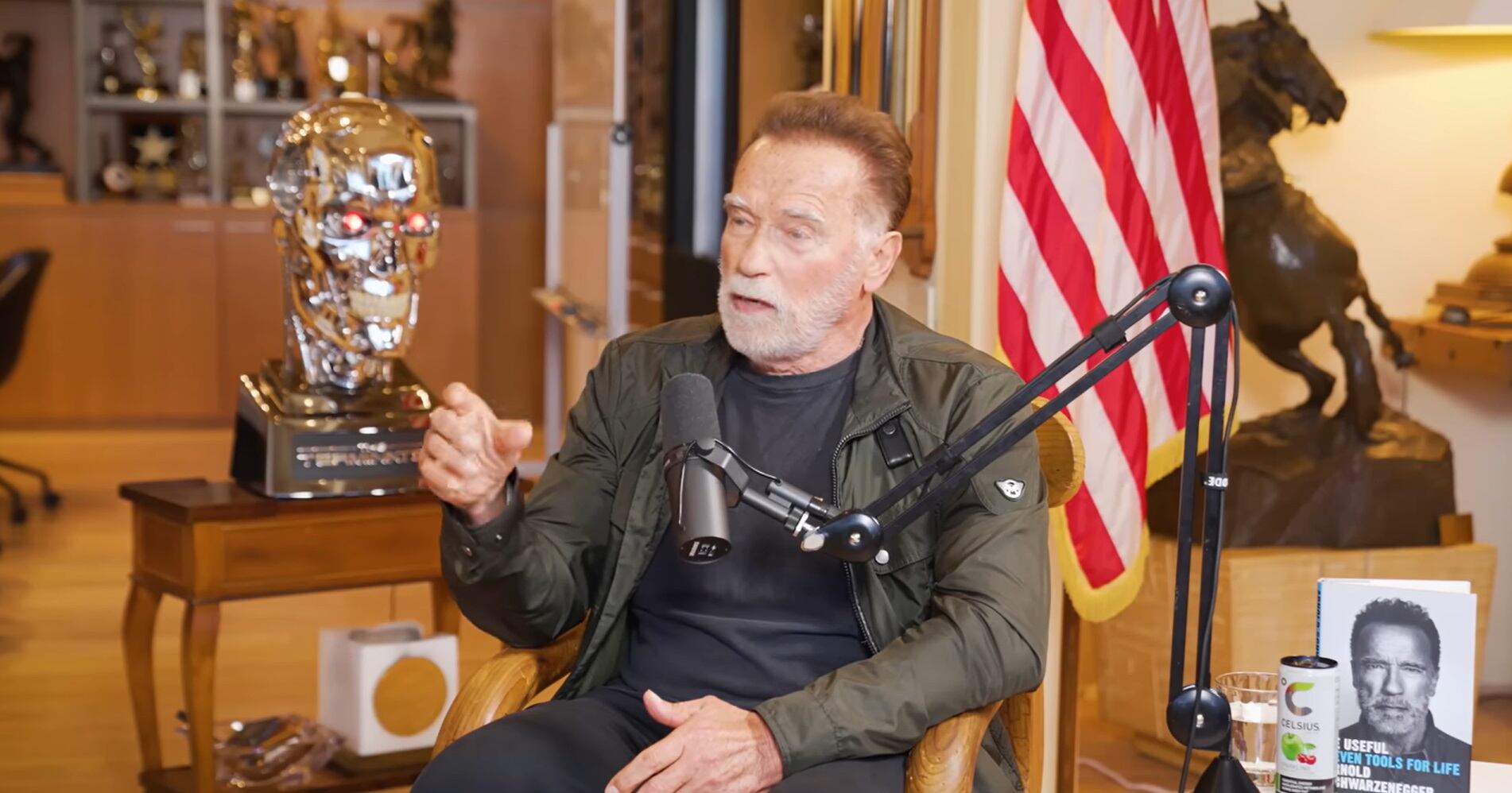 El regreso de Schwarzenegger es visto por productores y fanáticos como una oportunidad para revitalizar las franquicias Depredador y Conan(YouTube: Theo Von)